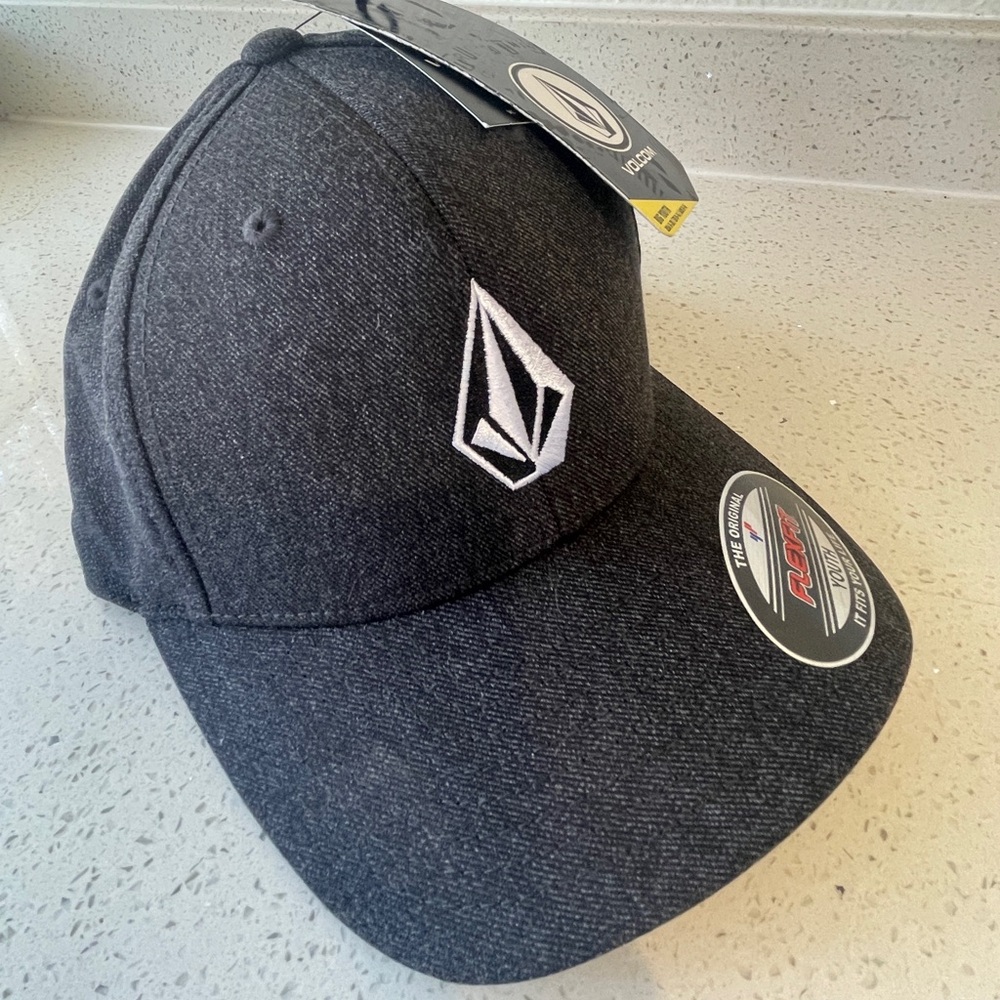 Volcom - Big Youth Full Stone Flexfit Hat Grey
Embroiderd I Baseball Cap I NEW - Picture 3 of 5